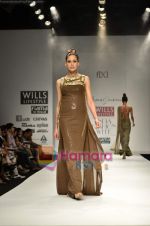 Model walks the ramp for Rabani Rakha show on Wills Lifestyle India Fashion Week 2011-Day 5 in Delhi on 10th April 2011 (66).JPG