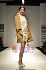 Model walks the ramp for Ritesh Kumar show on Wills Lifestyle India Fashion Week 2011-Day 5 in Delhi on 10th April 2011 (23).JPG