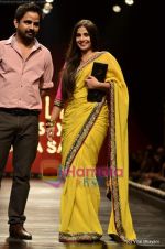 Vidya Balan at Sabyasachi show on Wills Lifestyle India Fashion Week 2011-Day 5 in Delhi on 10th April 2011 (29).JPG