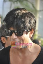 Shahrukh Khan arrive from Kolkata after KKR win in Domestic Airport, Mumbai on 12th April 2011 (14).JPG