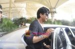 Shahrukh Khan arrive from Kolkata after KKR win in Domestic Airport, Mumbai on 12th April 2011 (2).JPG
