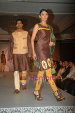 at SNDT Chrysalis fashion show in lalit intercontinental, Mumbai on 18th April 2011 (29).JPG