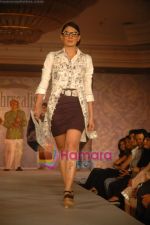 at SNDT Chrysalis fashion show in lalit intercontinental, Mumbai on 18th April 2011 (72).JPG