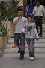 Aamir Khan, Darsheel Safary promote Zokkomon  in Bandra, Mumbai on 19th April 2011 (2).JPG