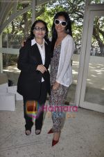 Neetu Chandra at Skumars Online Bcol.in website launch in Tote, Mumbai on 19th April 2011 (10).JPG