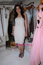 Pooja Bedi at Sonia Gohil store launch in Khar, Mumbai on 19th April 2011 (103).JPG