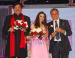 Preity Zinta at GR8 Women_s Awards in Dubai on 19th April 2011 (5).jpg