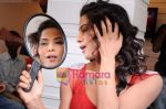 Veena Malik backless photo shoot at Riyaz Ganji store in Juhu, Mumbai on 19th April 2011 (6).JPG
