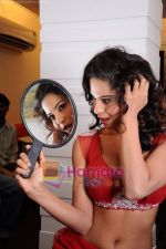 Veena Malik backless photo shoot at Riyaz Ganji store in Juhu, Mumbai on 19th April 2011 (7).JPG