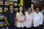Sunidhi Chauhan, Shamir Tandon, Anandji promotes her latest album Heart Beat with Enrique Iglesias at Planet M (4).JPG