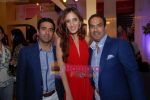 Hosts Deepak Mehra, Farah Khan and Navin Mehra  at Fine Jewellery Store Launch in Delhi on 21st April 2011.JPG