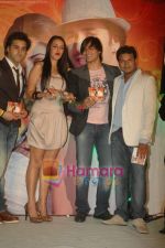 Neha Dhupia, Vivek Oberoi at the launch of singer Apoorv_s album in Vie Lounge on 21st April 2011 (13).JPG