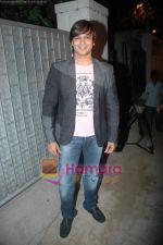 Vivek Oberoi at the launch of singer Apoorv_s album in Vie Lounge on 21st April 2011 (2).JPG