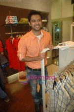 Vatsal Seth at provogue store launch  in Infinity Mall, Mumbai on 26th April 2011 (4).JPG
