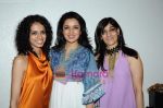 Tisca Chopra at Aparna Badlani & Azmina Rahimtoola present  Atosa fashion store in Khar on 27th April 2011 (21).JPG