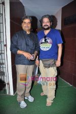 Vishal Bhardwaj, Amol Gupte at the special screening of Stanley Ka Dabba in Ketnav on 27th April 2011 (2).JPG