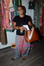 at Aparna Badlani & Azmina Rahimtoola present  Atosa fashion store in Khar on 27th April 2011 (72).JPG