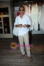 at Aparna Badlani & Azmina Rahimtoola present  Atosa fashion store in Khar on 27th April 2011 (97).JPG
