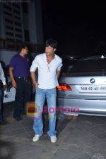 Shahrukh Khan at Maheep Kapoor_s bday bash in Juhu, Mumbai on 30th April 2011 (2).JPG