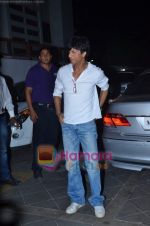 Shahrukh Khan at Maheep Kapoor_s bday bash in Juhu, Mumbai on 30th April 2011 (5).JPG