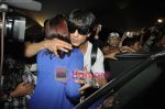 Shahrukh Khan return for Kolkata KKR Match in Airport, Mumbai on 1st May 2011 (2).JPG