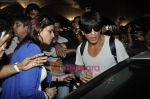 Shahrukh Khan return for Kolkata KKR Match in Airport, Mumbai on 1st May 2011 (3).JPG