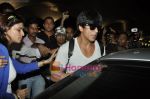 Shahrukh Khan return for Kolkata KKR Match in Airport, Mumbai on 1st May 2011 (4).JPG