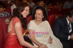 Asha Parekh, Anushka Sharma at Dadasaheb Phalke Awards in Bhaidas Hall on 3rd May 2011 (2).JPG