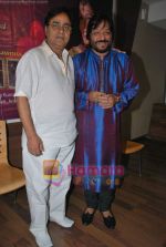Roop Kumar Rathod, Jagjit Singh at the launch of Manesha Agarwal_s album Padaro Mhare Dess.. in Parel on 2ns May 2011 (15).JPG