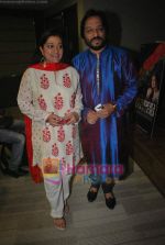 Roop Kumar Rathod, Sonali Rathod at the launch of Manesha Agarwal_s album Padaro Mhare Dess.. in Parel on 2ns May 2011 (9).JPG