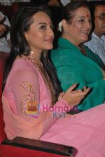 Sonakshi Sinha at Dadasaheb Phalke Awards in Bhaidas Hall on 3rd May 2011 (24).JPG