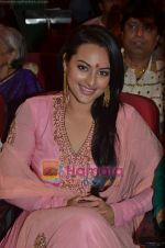 Sonakshi Sinha at Dadasaheb Phalke Awards in Bhaidas Hall on 3rd May 2011 (6)~0.JPG