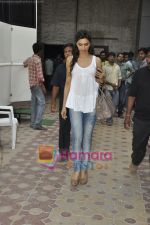 Deepika Padukone snapped after Ad Shoot in Mumbai on 3rd May 2011 (11).JPG