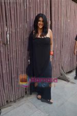 Ekta Kapoor truns to acting - on the sets of CID to promote Ragini MMS in Chandivili, Mumbai on 4th May 2011 (32).JPG