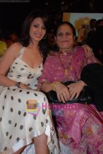 Anjana Sukhani with mom at Mother_s day special in Mumbai on 6th May 2011.JPG