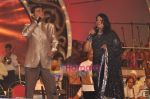 Sudesh Bhosle, Kavita Krishnamurthy at Pyarelal_s musical concert in Andheri Sports Complex on 7th May 2011 (3).JPG
