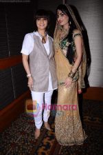 Neeta Lulla with Miss India Kanishta Dhanker as she launches designer bags with VIP in JW Marriott on 10th May 2011 (19).JPG