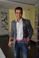Tusshar Kapoor wins Best Actor in a comic role at the 1st Jeeyo Bollywood Awards on 10th May 2011 (21).JPG