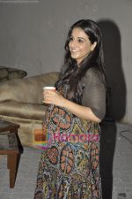 Vidya Balan at Sujoy Ghosh_s Kahaani photoshoot in Mehboob Studio, Mumbai on 13th May 2011 (9).JPG