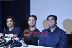 Vir Das, Imran Khan, Kunal Roy Kapoor at Delhi Belly  baag dk bose video launch in Lalit Hotel on 16th May 2011 (19).JPG