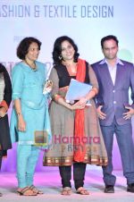 at Rachna Sansad Fashion show in Ravindra Natya Mandir on 18th May 2011 (41).JPG