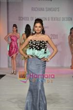 at Rachna Sansad Fashion show in Ravindra Natya Mandir on 18th May 2011 (7).JPG