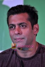 Salman Khan at Ready live mad concert announcement in Novotel, Juhu, Mumbai on 20th May 2011 (36).JPG