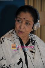 Asha Bhosle records for Neil Ko Pakadana film in Andheri on 21st May 2011 (23).JPG