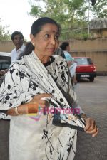 Asha Bhosle records for Neil Ko Pakadana film in Andheri on 21st May 2011 (4).JPG