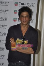 Shahrukh Khan gifts Tag Heuer to KKR players in Trident, Mumbai on 26th May 2011 (19).JPG