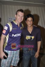 Shahrukh Khan gifts Tag Heuer to KKR players in Trident, Mumbai on 26th May 2011.JPG