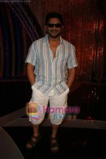 Arshad Warsi on the sets of Comedy Ka Maha Muqabala in Madh, Mumbai on 30th May 2011 (8).JPG