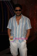 Arshad Warsi on the sets of Comedy Ka Maha Muqabala in Madh, Mumbai on 30th May 2011 (3).JPG