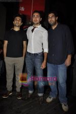Imran Khan at Delhi Belly DK Bose song success bash in Vie Lounge, juhu, mumbai on 3rd June 2011 (17).JPG